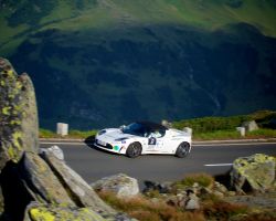 Tesla Roadster in den Alpen Tesla Roadster in den Alpen
